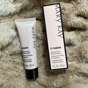 TimeWise 
Luminous-Wear
Liquid Foundation 
Beige 6